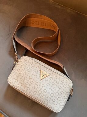 GUESS Logo Crossbody Bag Beige Monogram Camera Bag